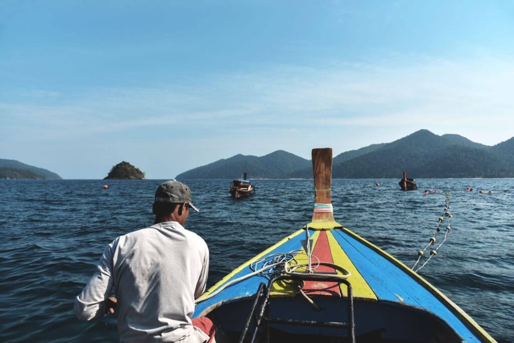 tourists-snorkeling-lipe-island-tarutao-satun