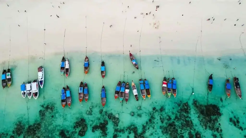 aerial-view-group-long-tail-boats-with-beautiful-sea-beach-top-view-from-drone-koh-lipe-island-satun-thailand