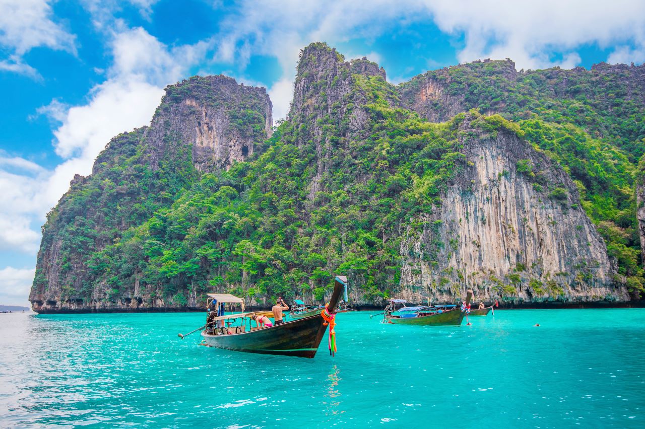 long-boat-blue-water-maya-bay-phi-phi-island-krabi-thailand