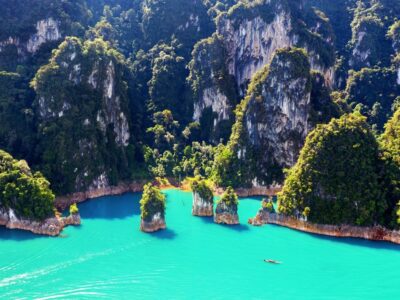 aerial-view-beautiful-mountains-ratchaprapha-dam-khao-sok-national-park-surat-thani-province-thailand