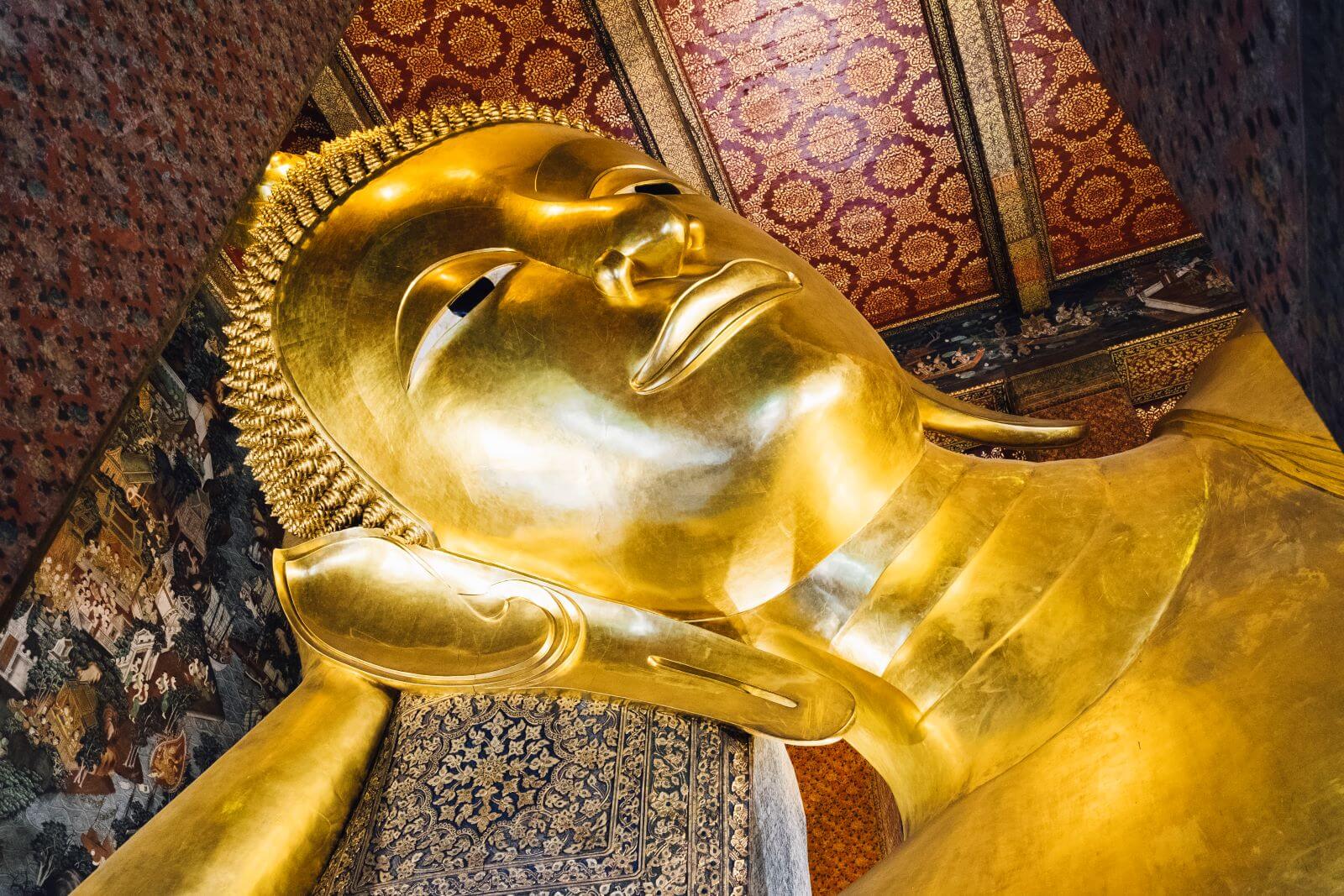 big-sleep-gold-buddha-statue-temple-bangkok-thailand