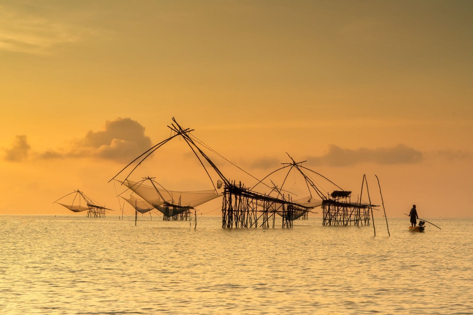 sunset-talay-noi-songkla-lake-phattalung-thailand