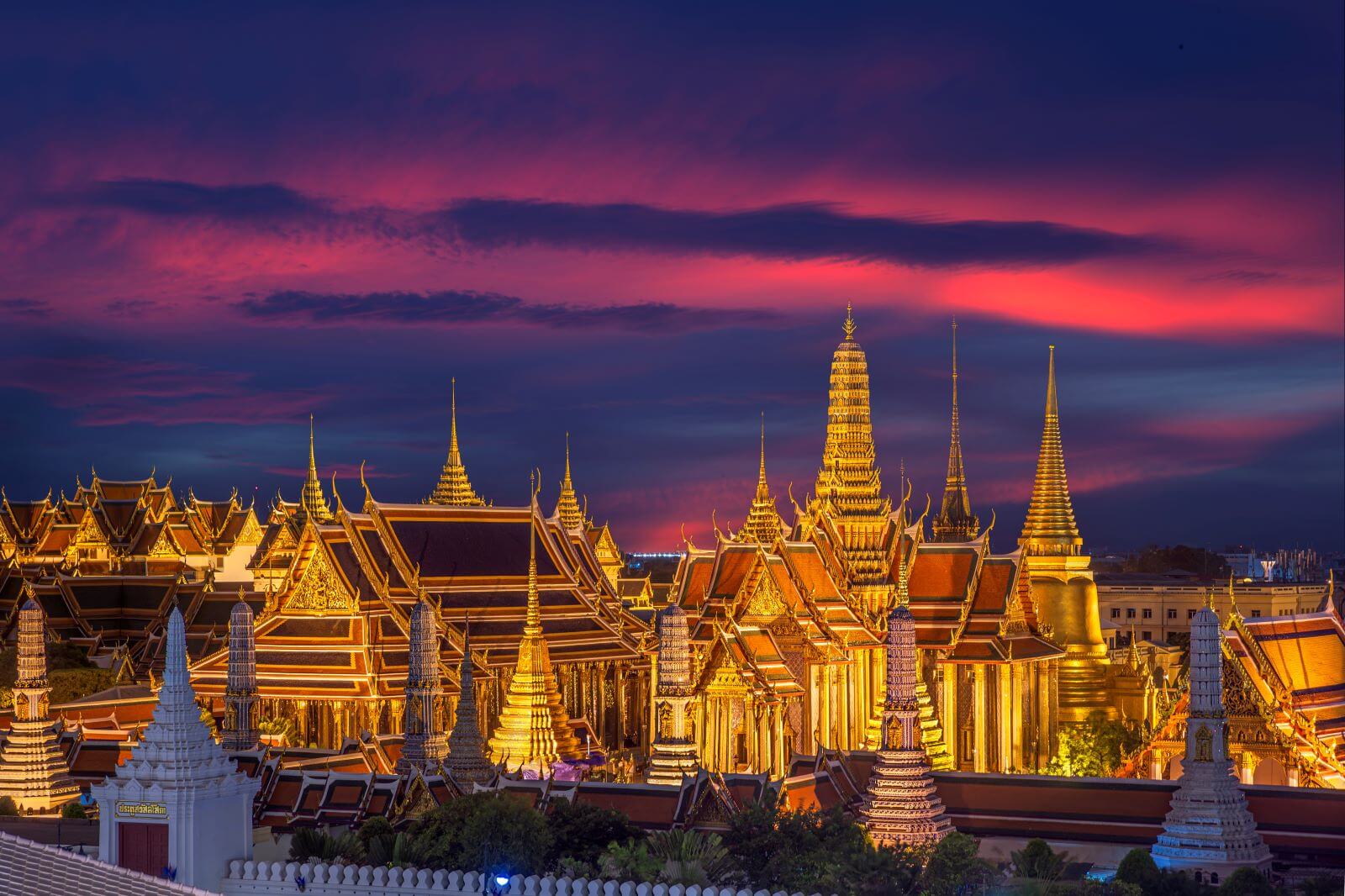 grand-palace-wat-phra-kaew-bangkok-city-with-sunset-sky-from-roof-top-building-thailand