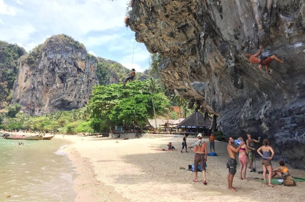 bouldering-rock-climbing-beach-phuket-krabi-phang-nga-andaman-sea-islands-thailand