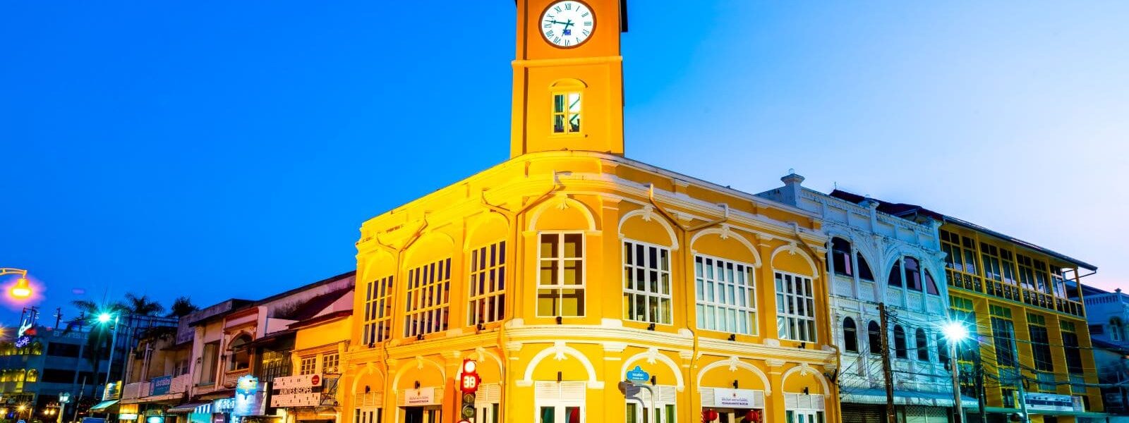 phuket-old-town-with-old-buildings-sino-portuguese-style