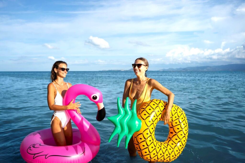 smiley-friends-with-floaters-on-beah-phuket-krabi-phang-nga-andaman-sea-islands-thailand