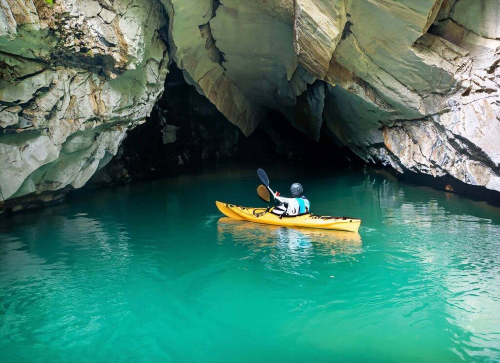 kayaking-hong-blue-lagoon-phang-nga-bay-thailand