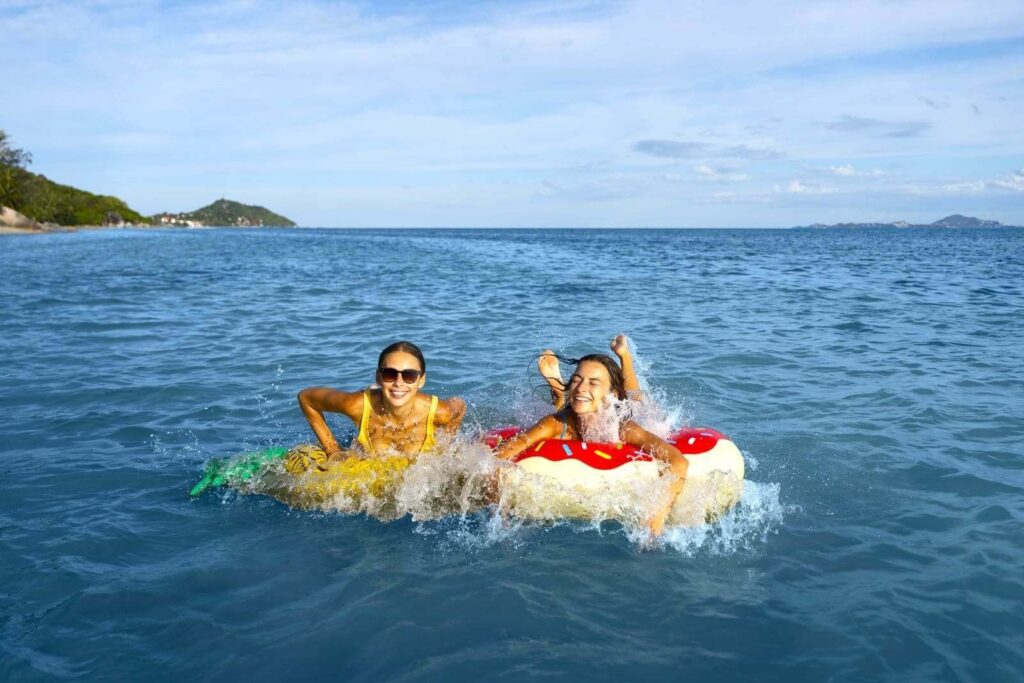 smiley-family-travel-woman-kids-beach-phuket-krabi-phi-phi-islands-phang-nga-bay-thailand