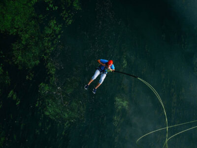 phuket-jungle-bungee-jump-sportive-man-jumping-adventure