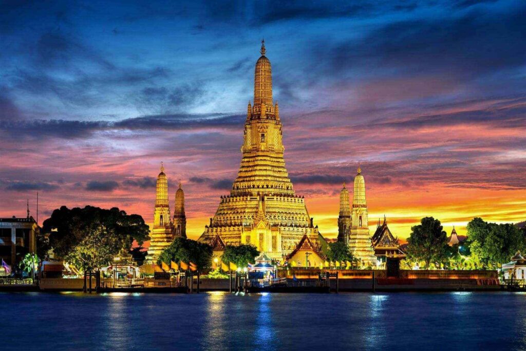 twilight-wat-arun-temple-of-dawn-bangkok-thailand