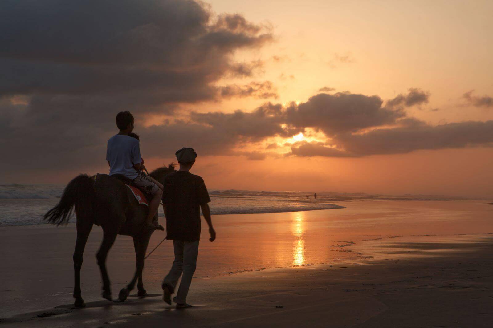 Explore-Sunset-Kamala-Beach-Horse-Riding-in-Phuket-Thailand