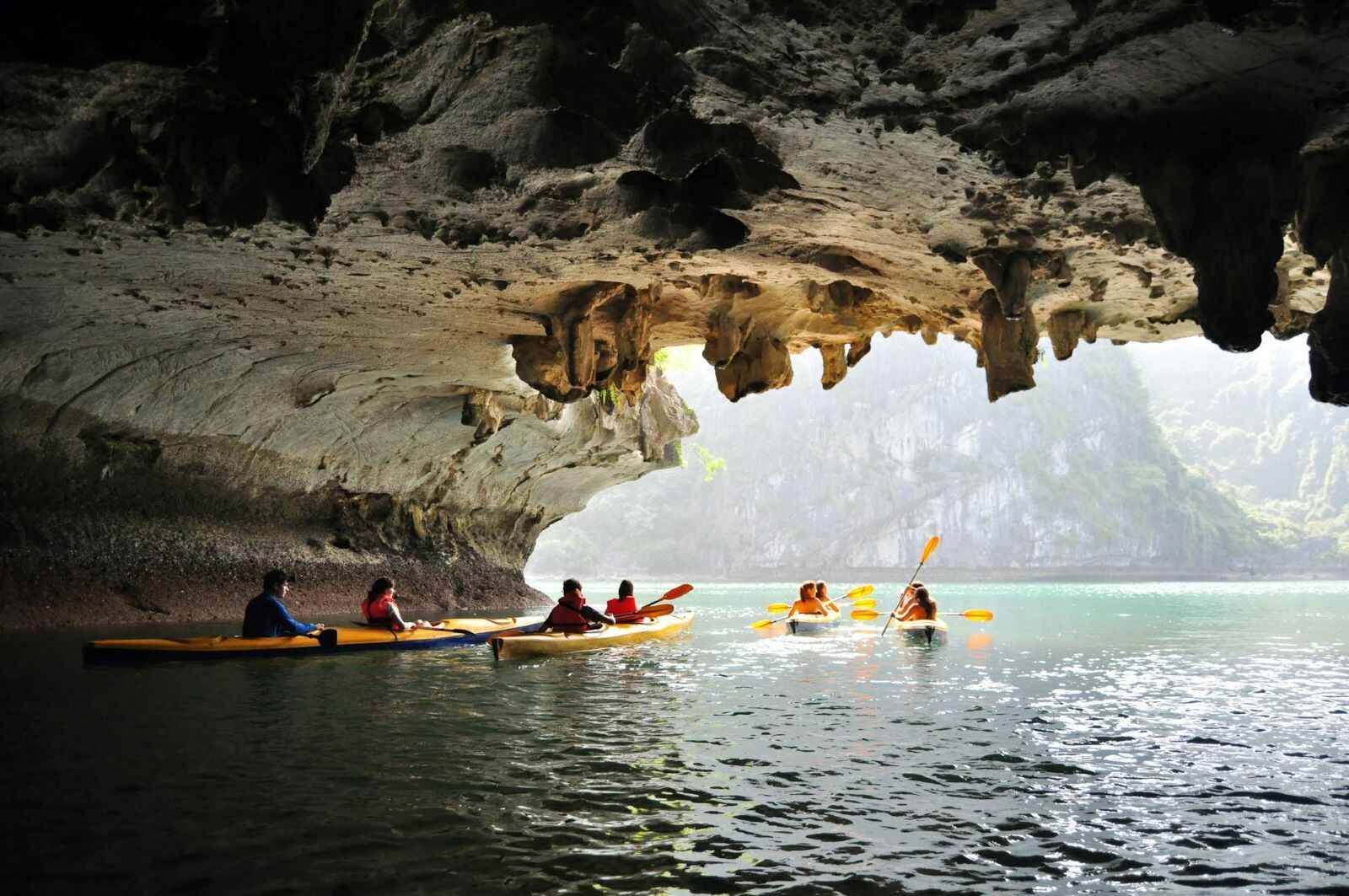 kayaking-paddling-sea-canoe-tour-vacation-thailand-phang-nga-bay