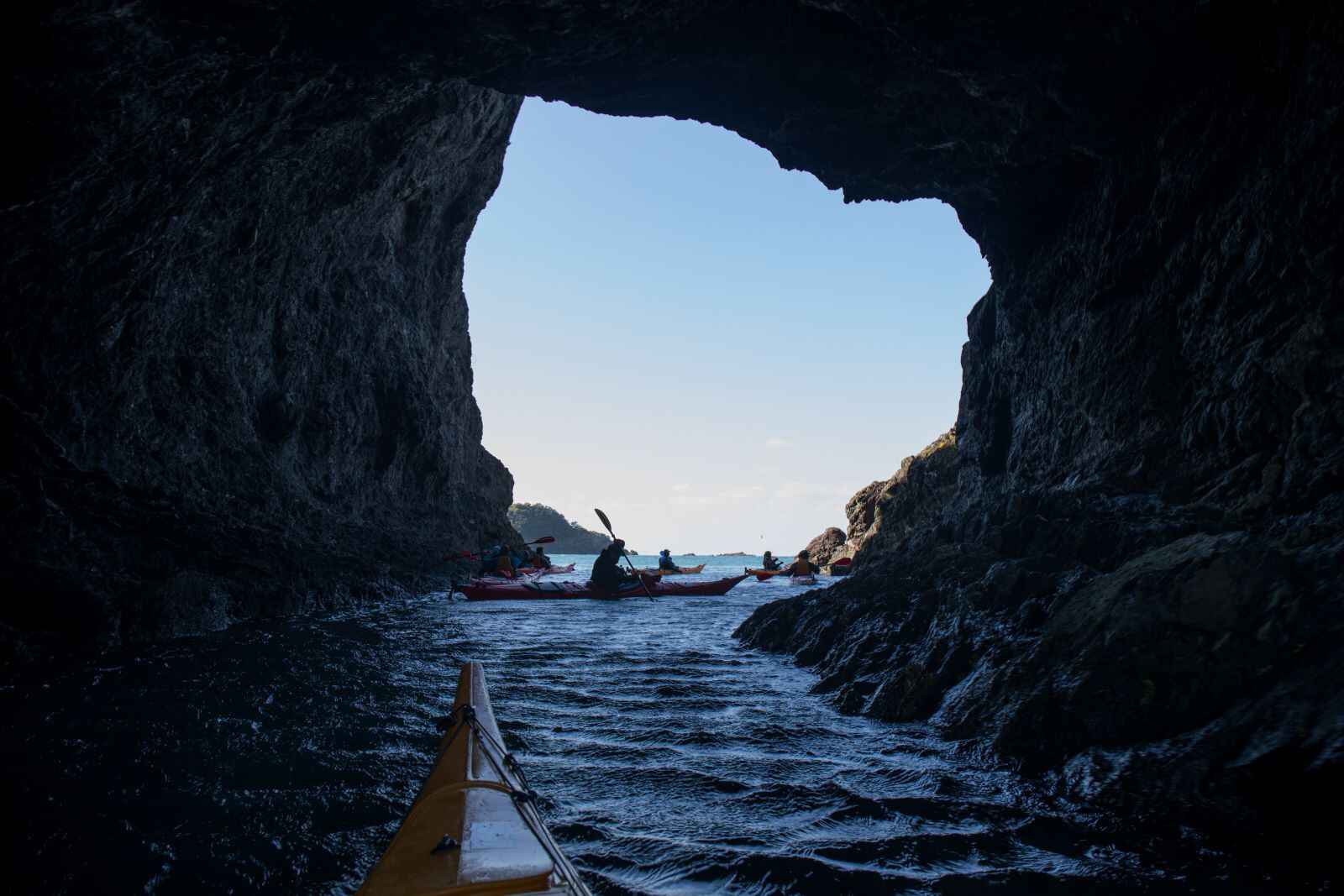 kayaking-paddling-sea-canoe-tour-vacation-thailand-phang-nga-bay