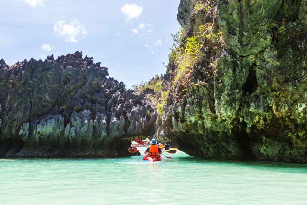 kayaking-paddling-sea-canoe-tour-vacation-thailand-phang-nga-bay