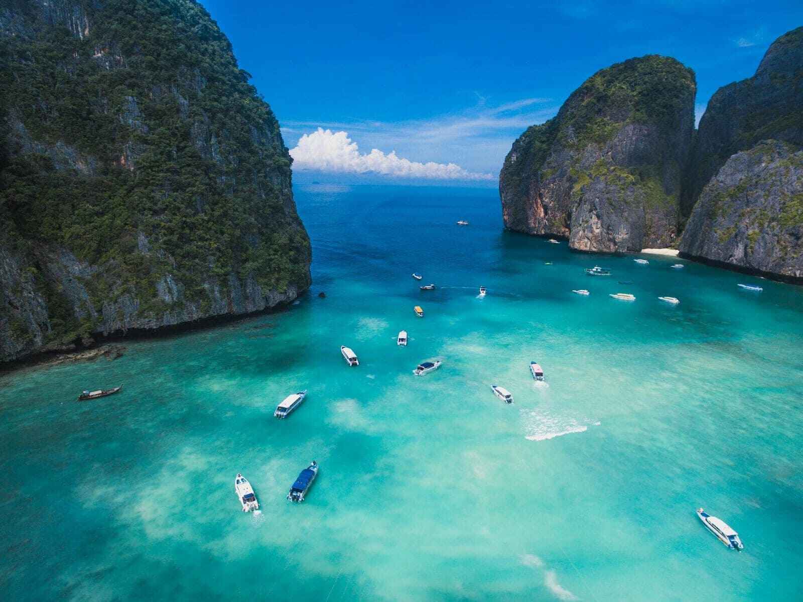 luxury-boat-tour-for-cruising-in-phang-nga-bay-from-phuket